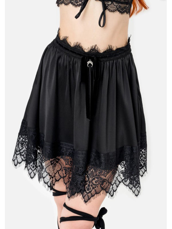 Verlies Jezelf In De Betoverende Minirok Met Hoge Taille En Luxe Satijnen Stoffen